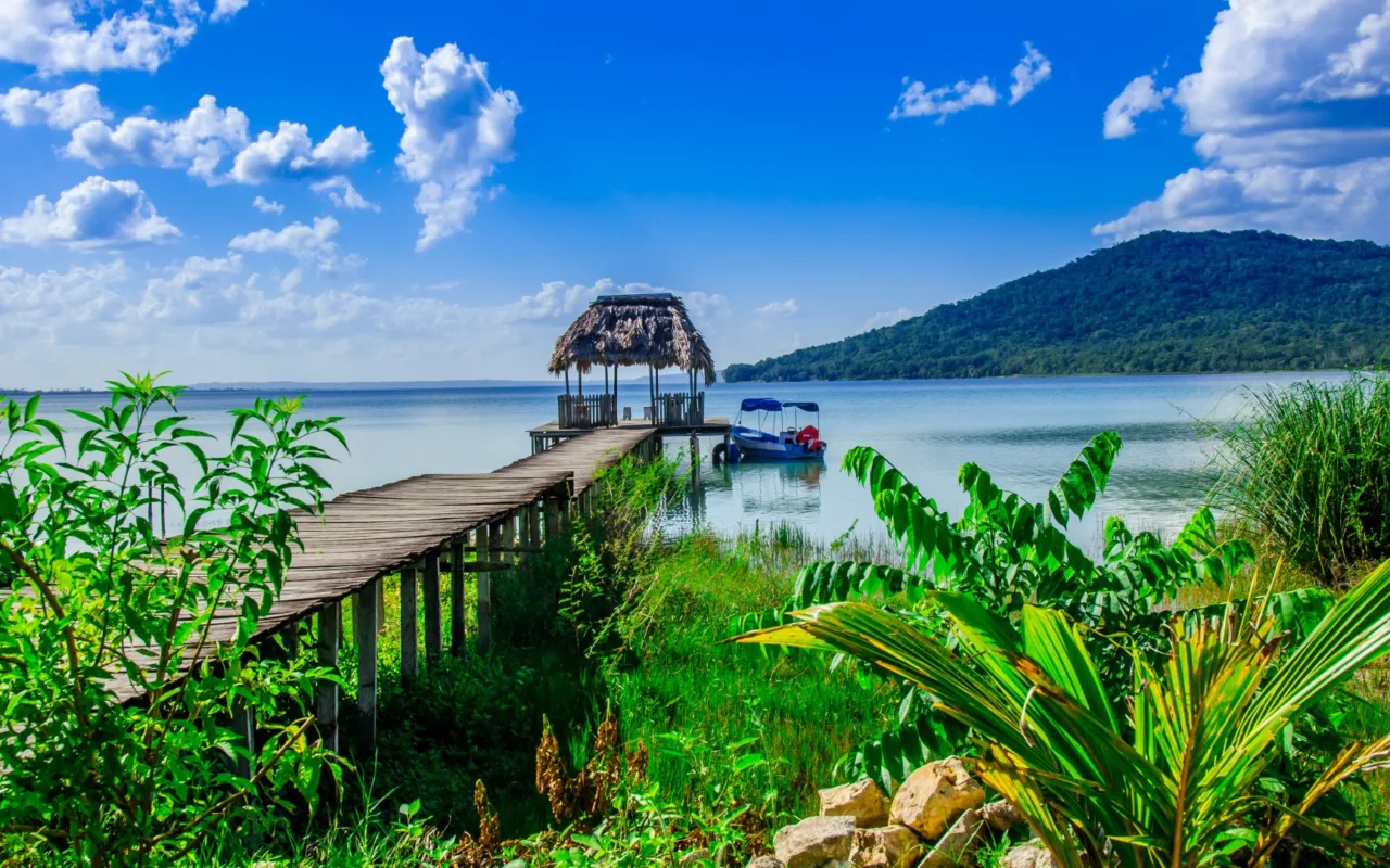 Region du lac Peten au Guatemala